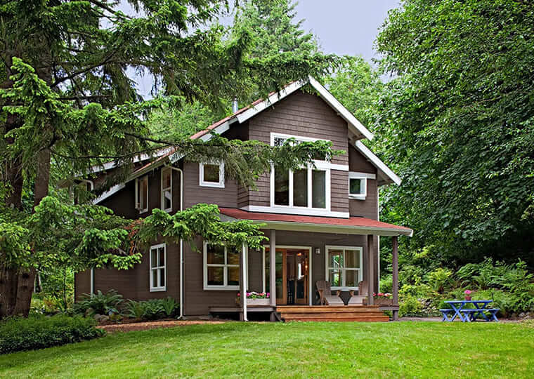 53890-green-lawn-in-front-of-country-house-e4zr829-1.jpg